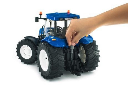 Bruder 03120 Traktor New Holland odkręcane koła